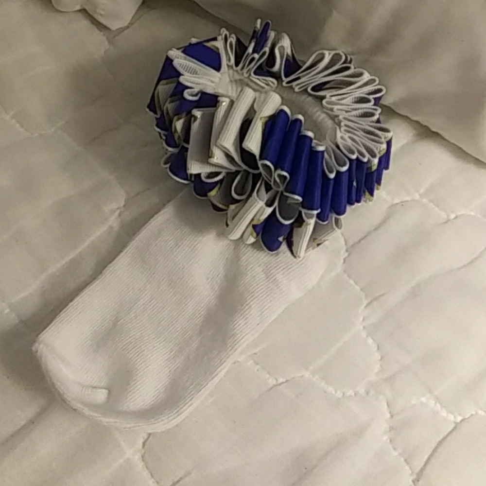 Socks & Bows - Picture 3 of 3